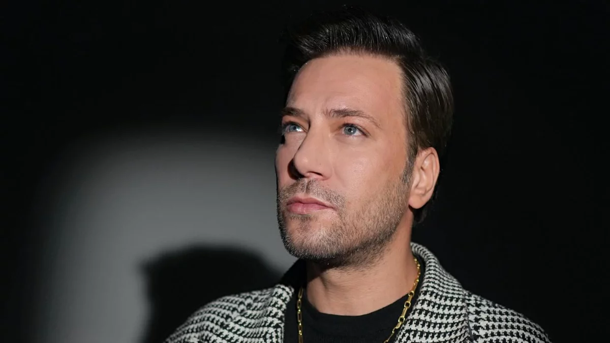 Kaan Taşaner’in aile ilişkileri üzerine dikkat çeken… Kaan Taşaner’in aile ilişkileri üzerine dikkat çeken…