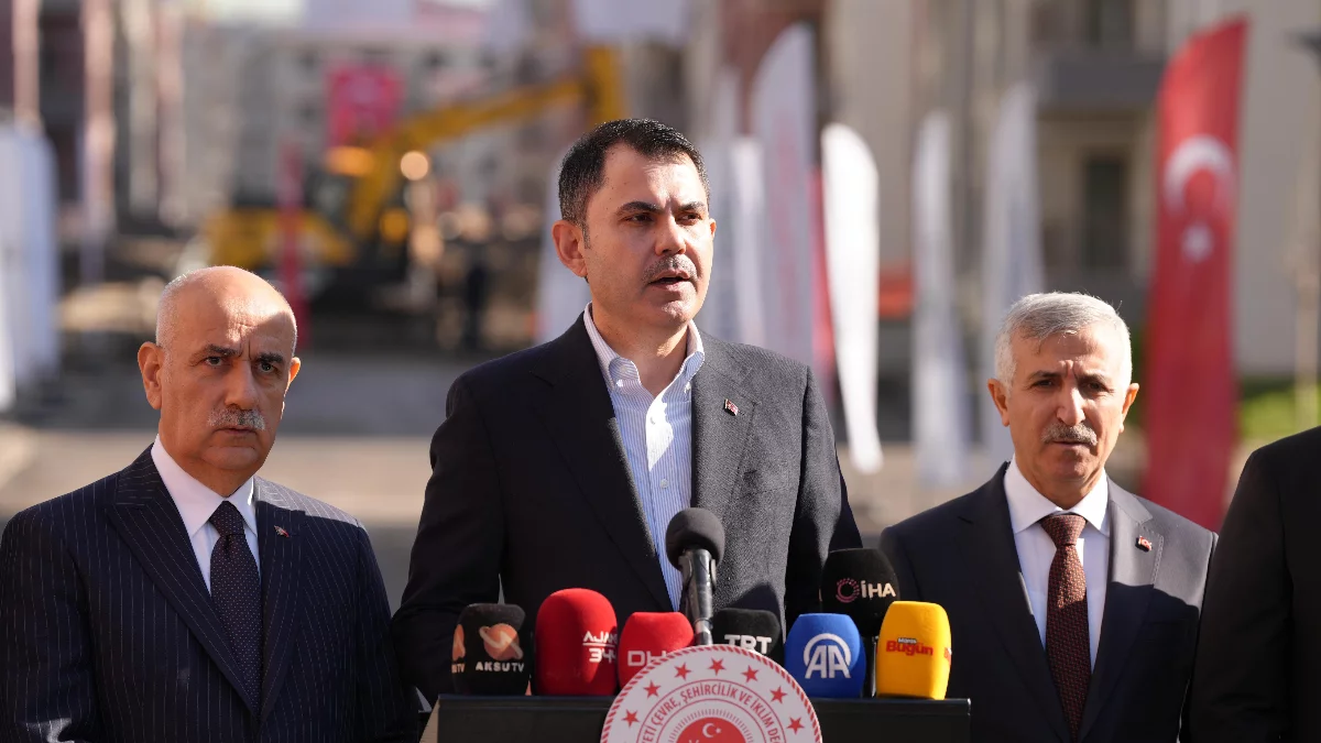 Murat Kurum: 11 kentimizde artık son tuğlalar konuluyor Murat Kurum: 11 kentimizde artık son tuğlalar konuluyor