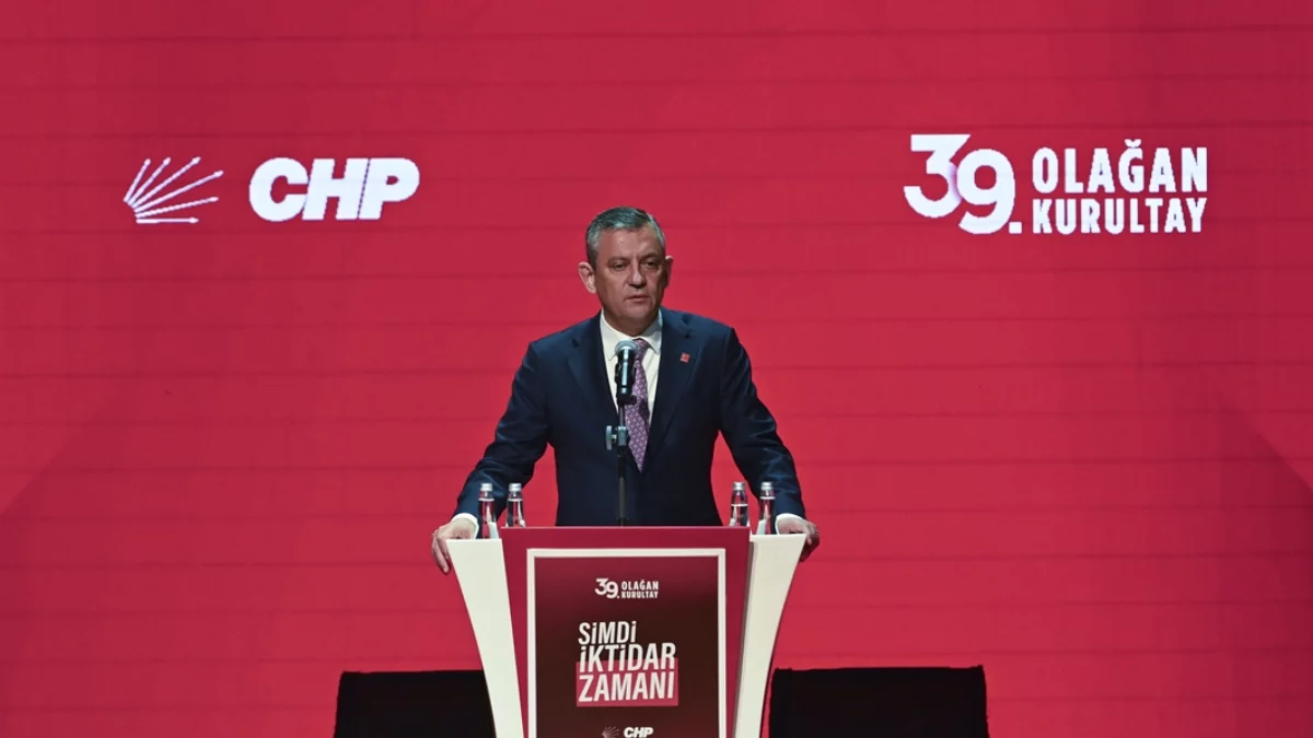 Devlet Bahçeli, Özgür Özel’i tebrik etti Devlet Bahçeli, Özgür Özel’i tebrik etti