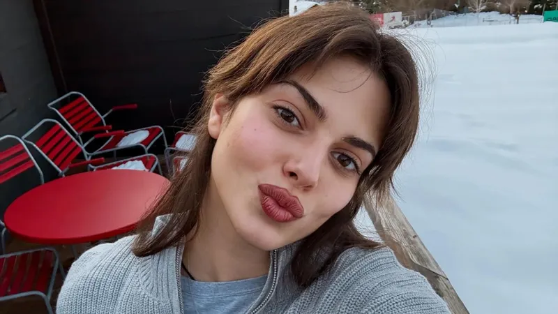 Derin Talu ve Sevgilisi Tanalp Tokgöz ile İsviçre’de Derin Talu ve Sevgilisi Tanalp Tokgöz ile İsviçre’de